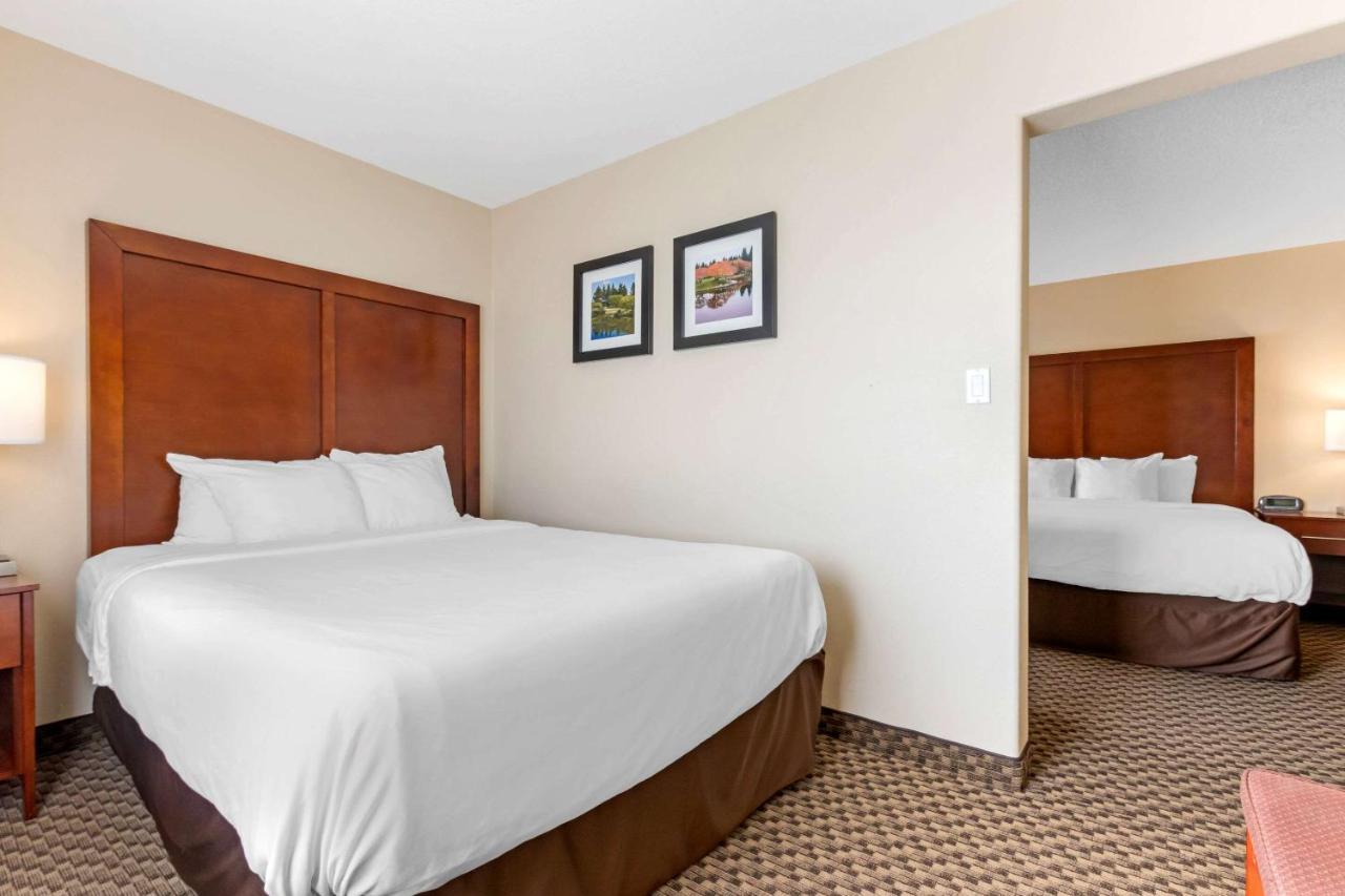 Comfort Inn Летбрідж Екстер'єр фото