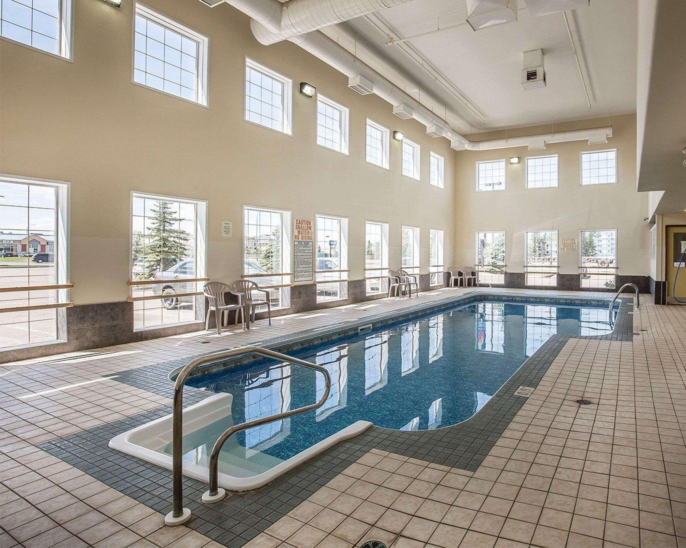 Comfort Inn Летбрідж Екстер'єр фото