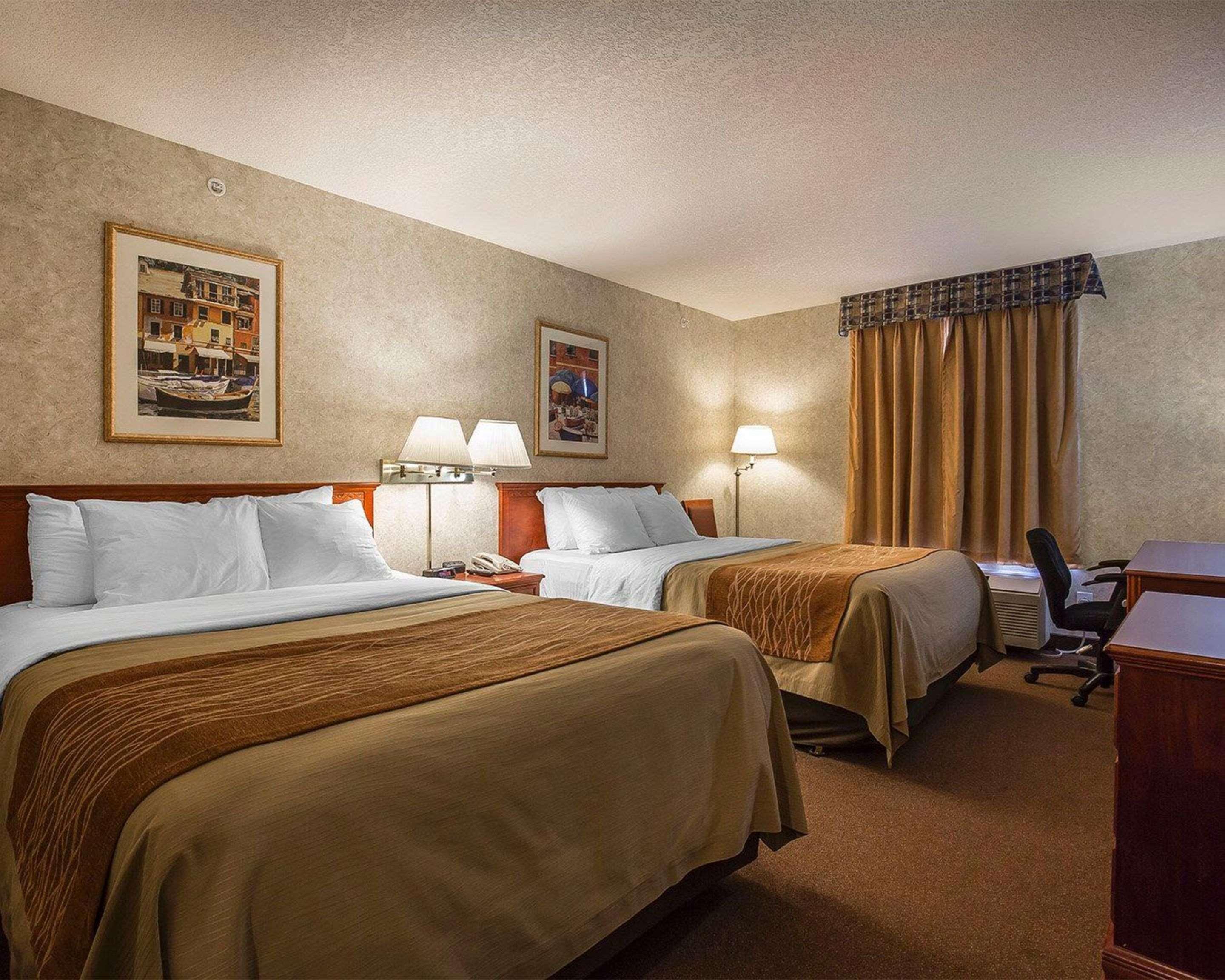 Comfort Inn Летбрідж Екстер'єр фото