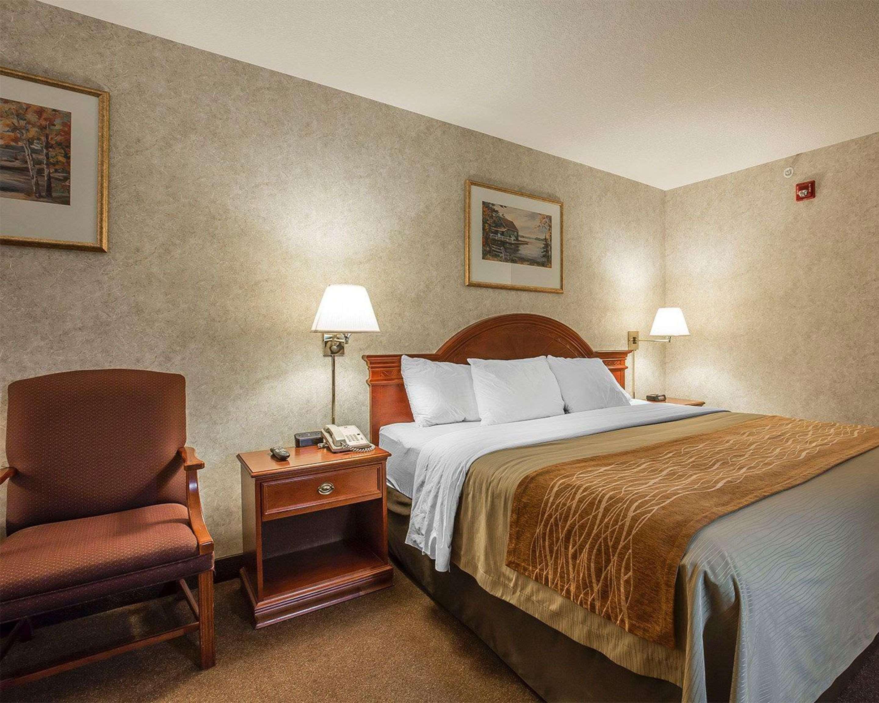 Comfort Inn Летбрідж Екстер'єр фото