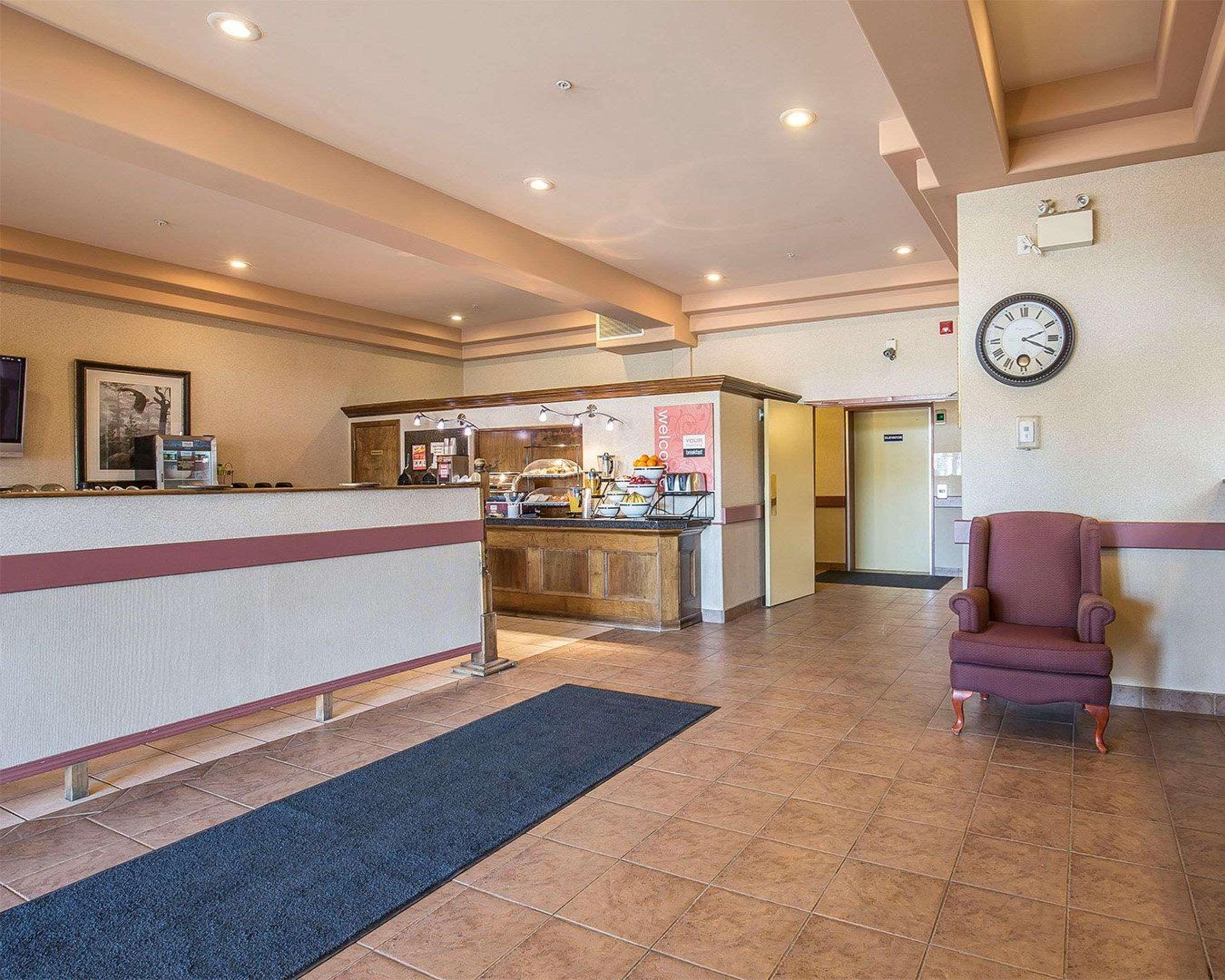 Comfort Inn Летбрідж Екстер'єр фото