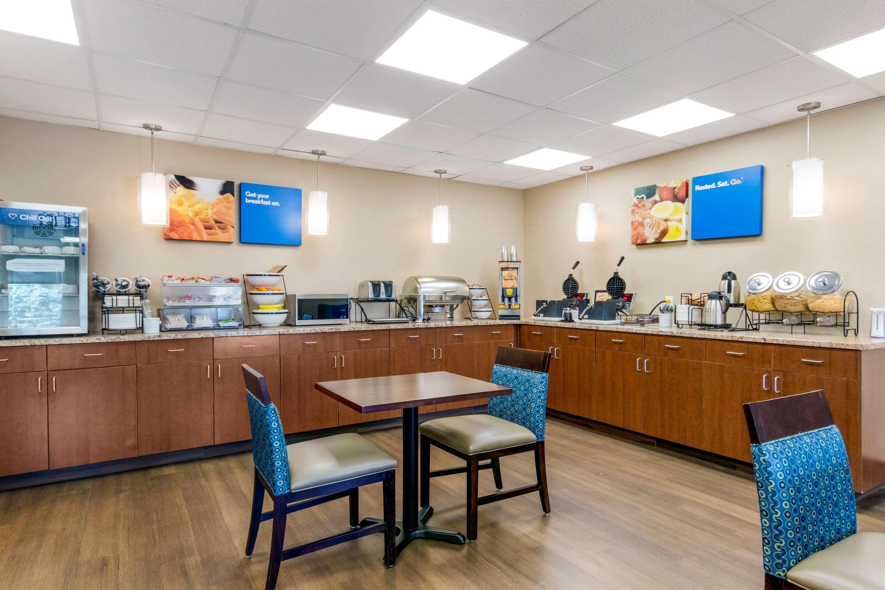 Comfort Inn Летбрідж Екстер'єр фото