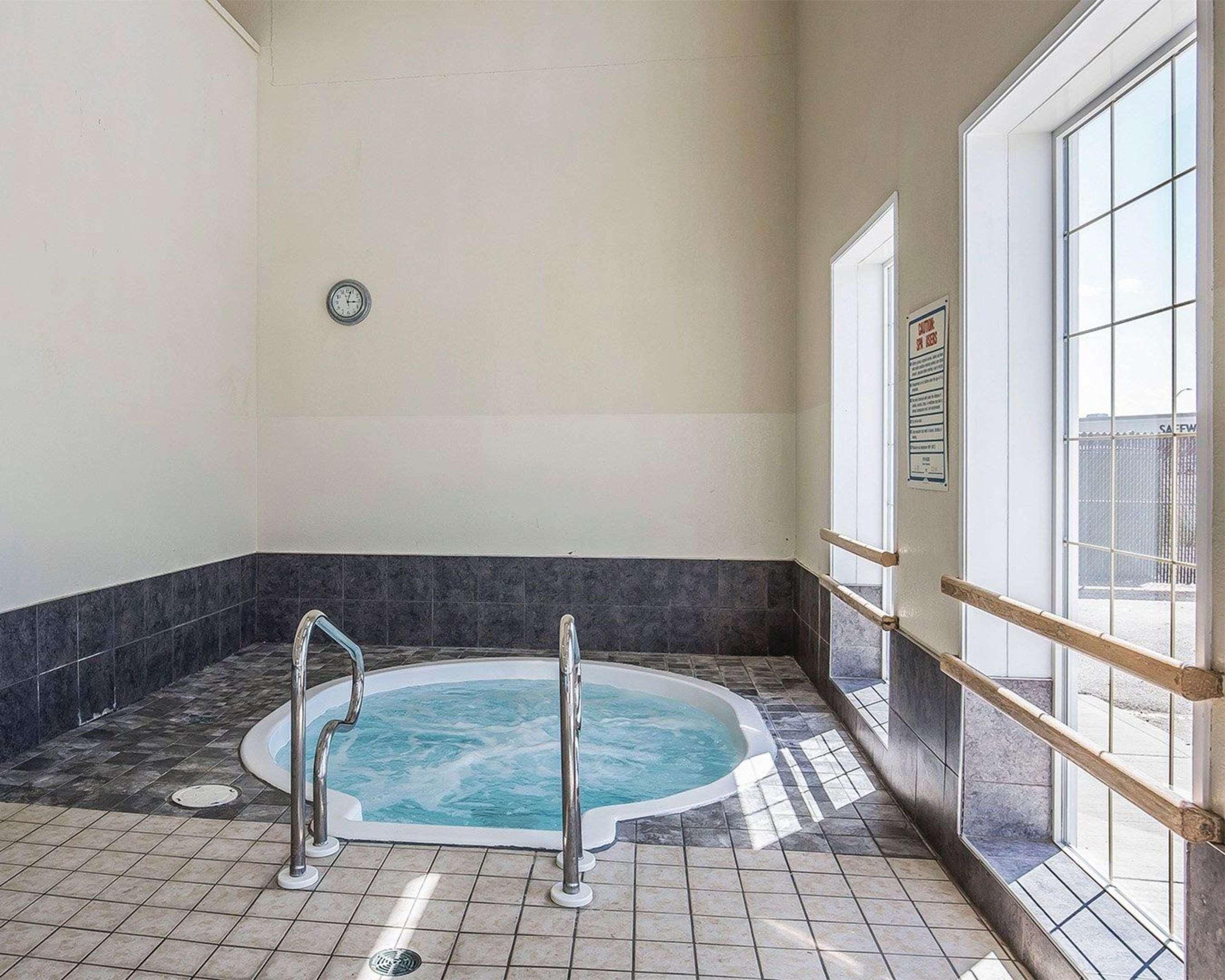 Comfort Inn Летбрідж Екстер'єр фото