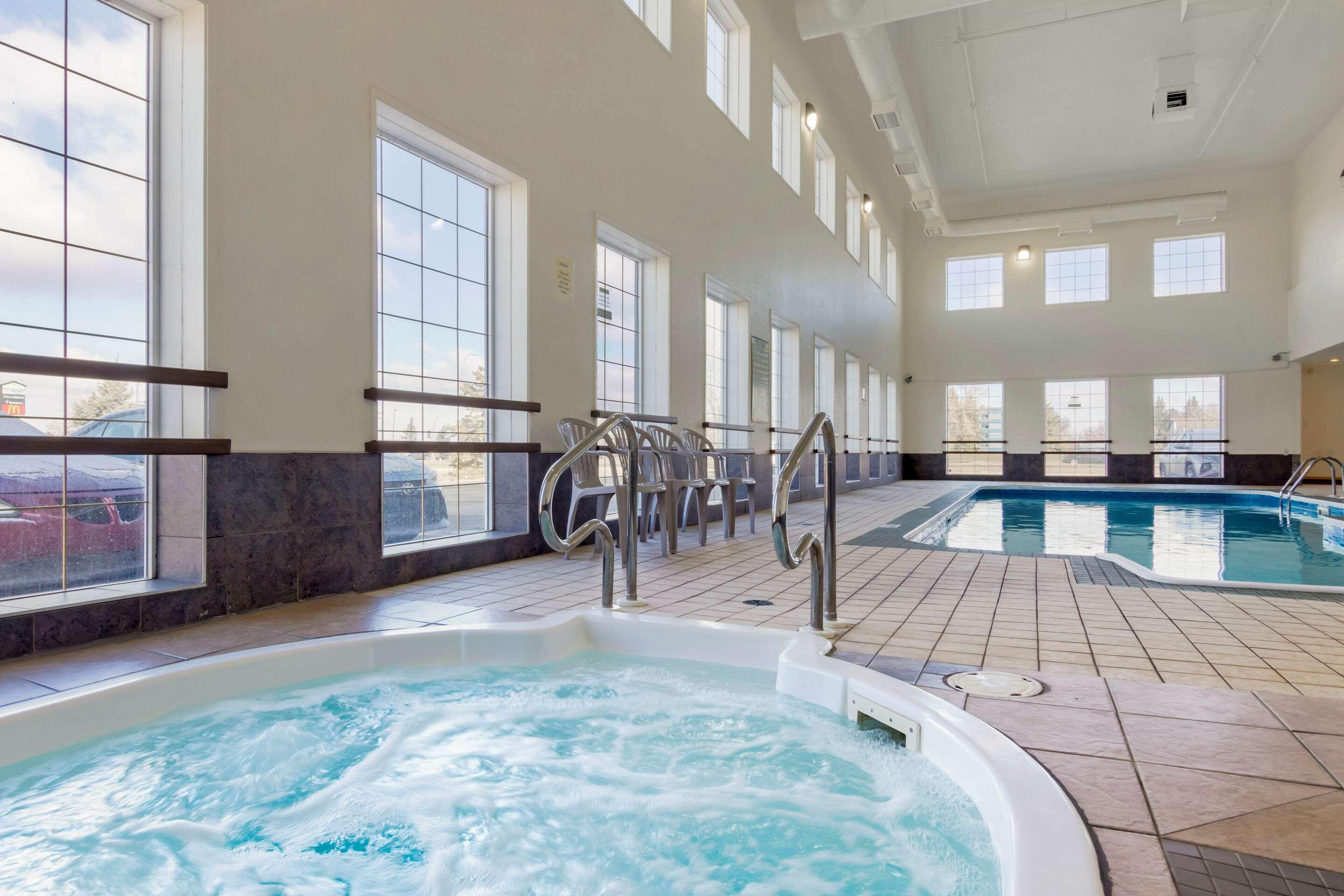 Comfort Inn Летбрідж Екстер'єр фото