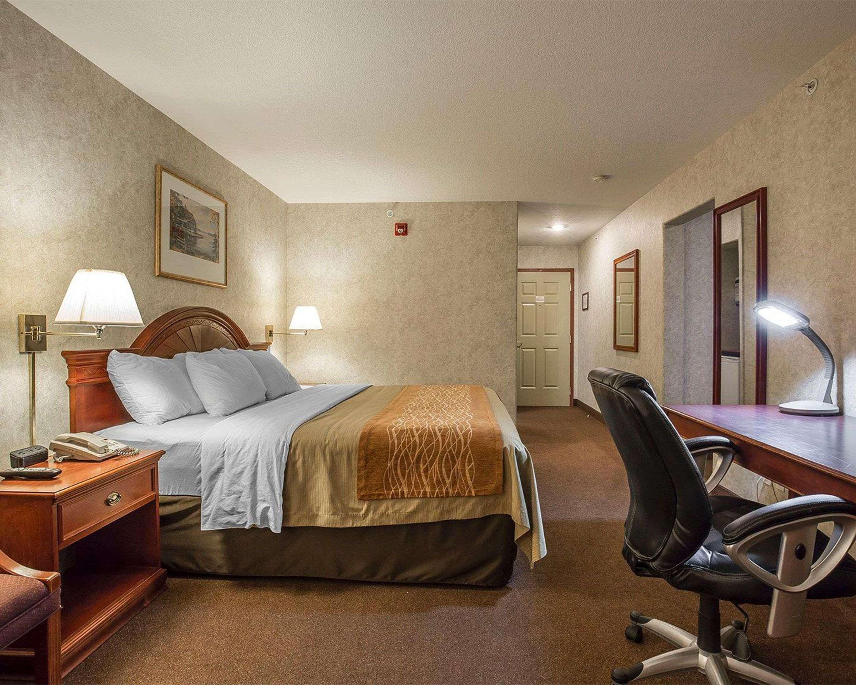 Comfort Inn Летбрідж Екстер'єр фото