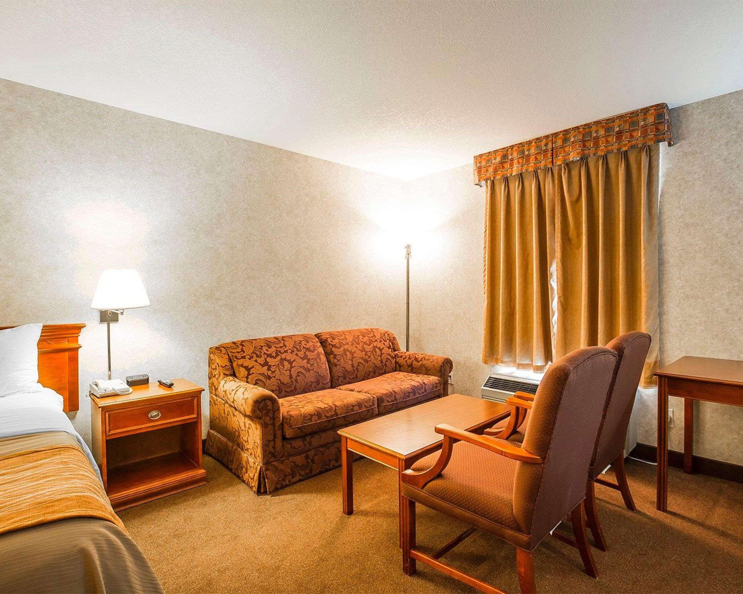 Comfort Inn Летбрідж Екстер'єр фото