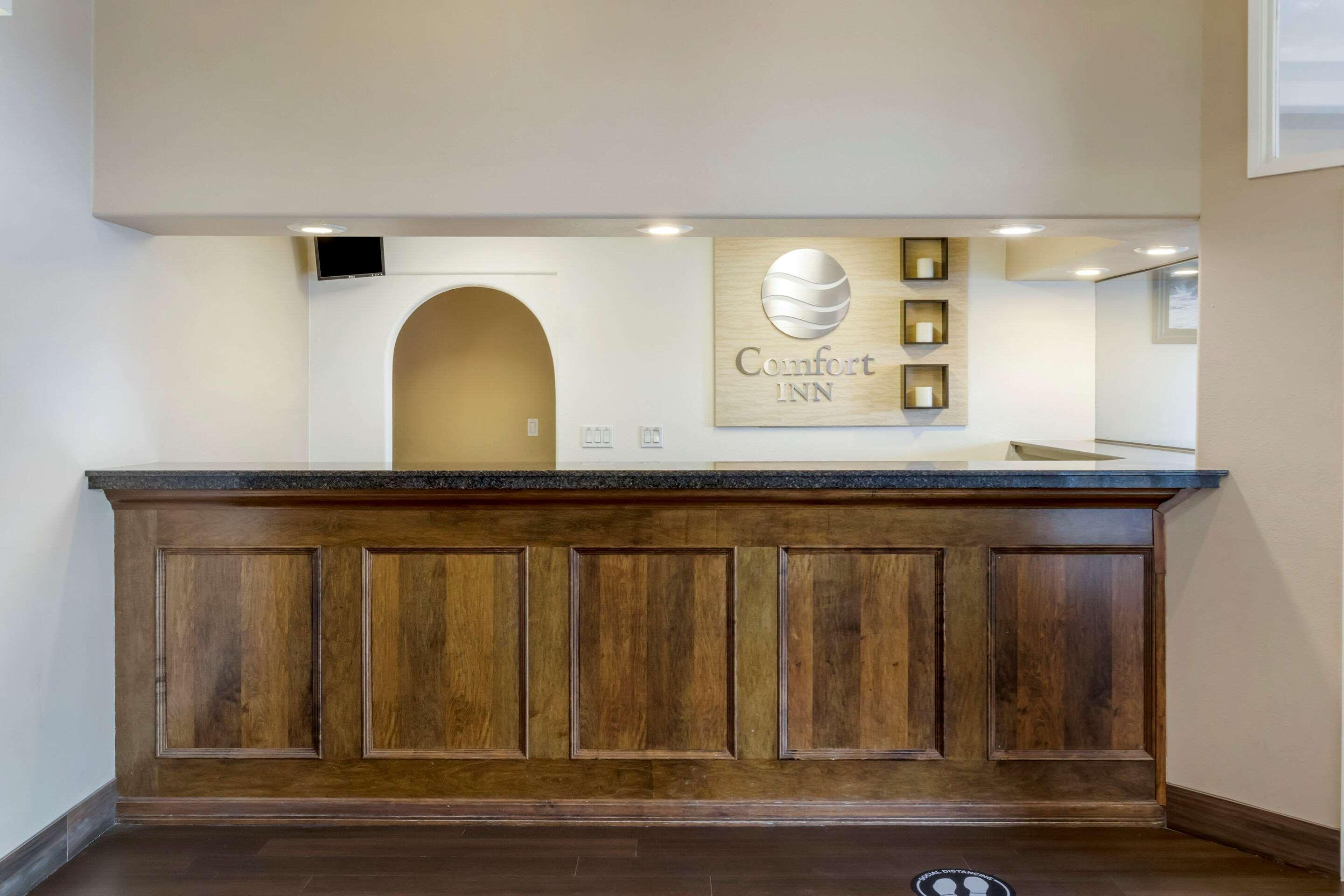 Comfort Inn Летбрідж Екстер'єр фото