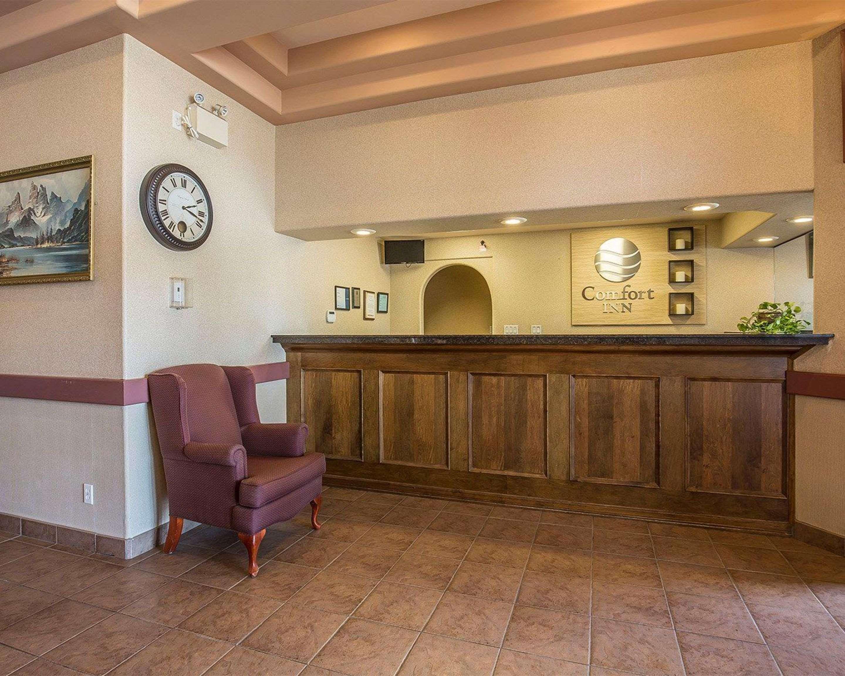 Comfort Inn Летбрідж Екстер'єр фото