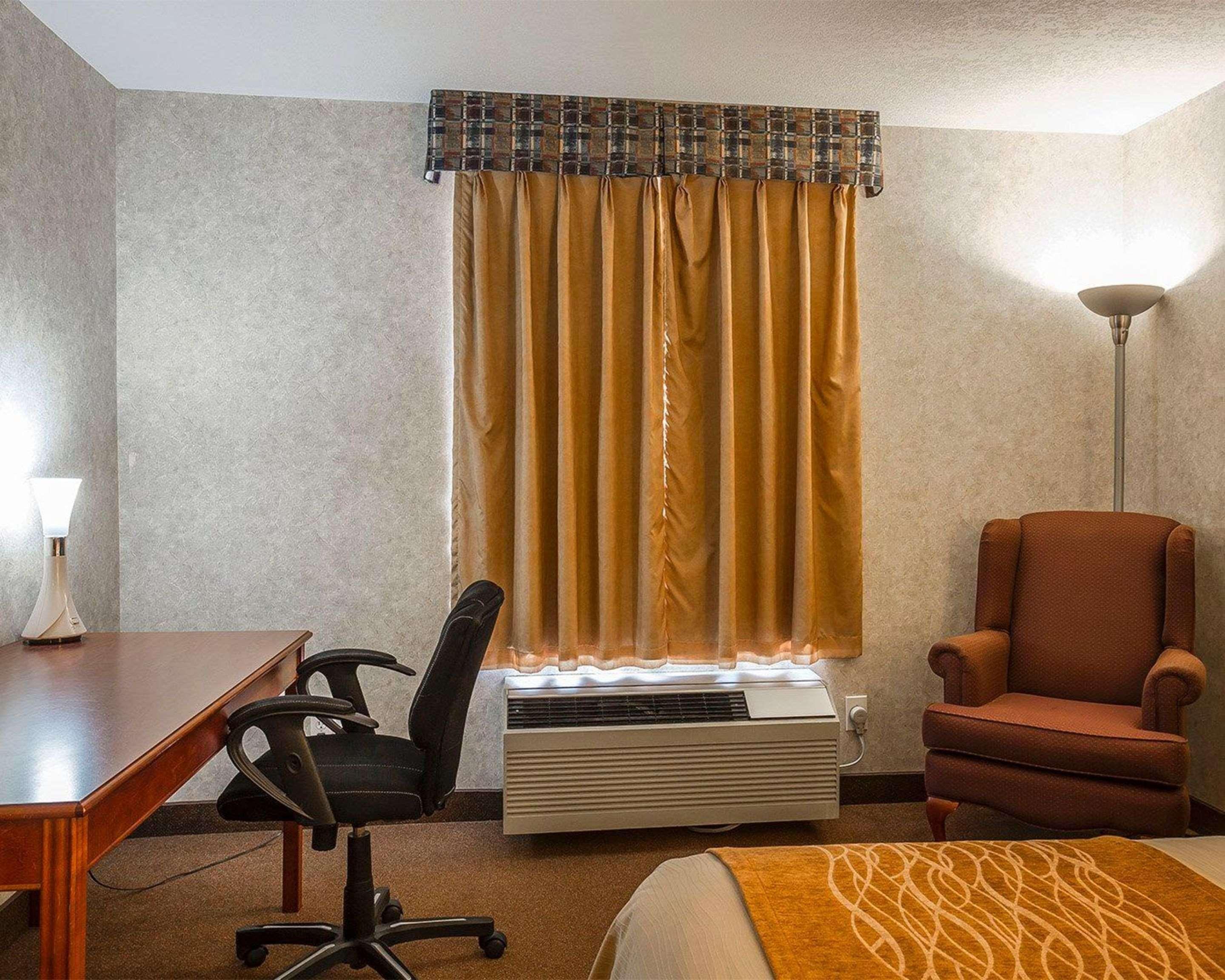 Comfort Inn Летбрідж Екстер'єр фото