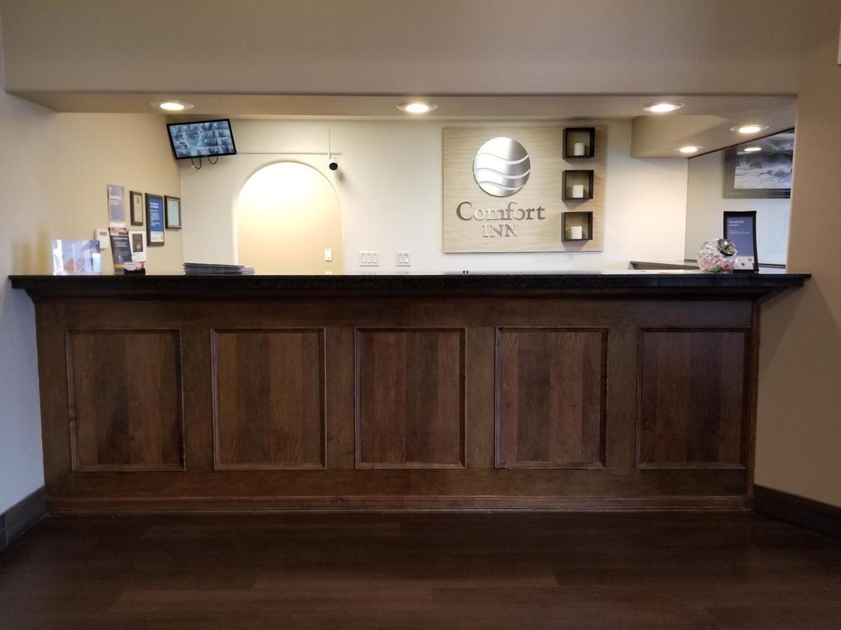 Comfort Inn Летбрідж Екстер'єр фото