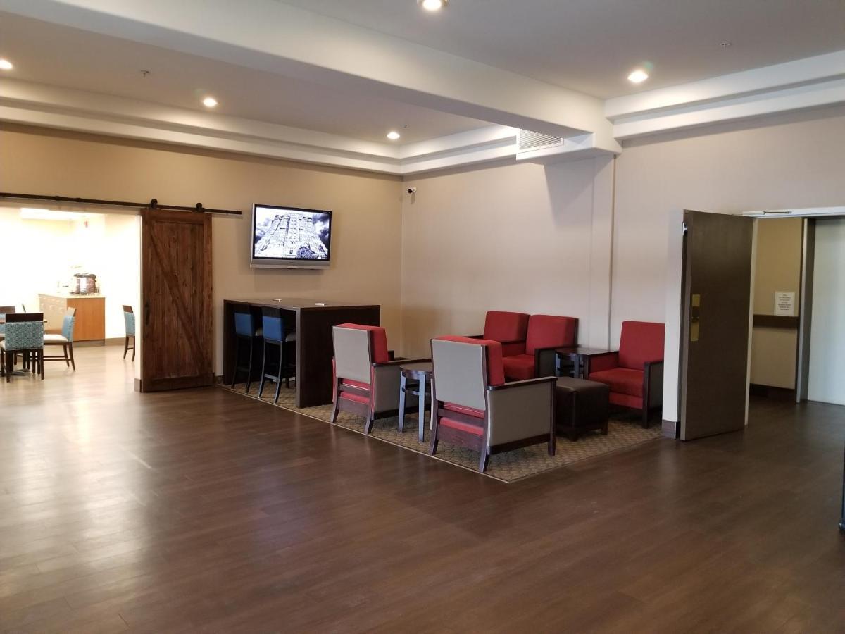 Comfort Inn Летбрідж Екстер'єр фото
